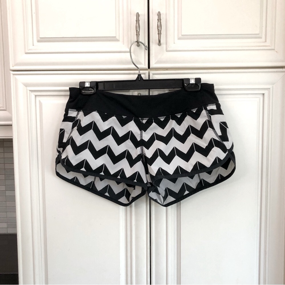 Lululemon women’s Speed lined shorts